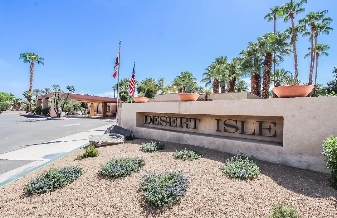 Desert Isle Of Palm Springs-1